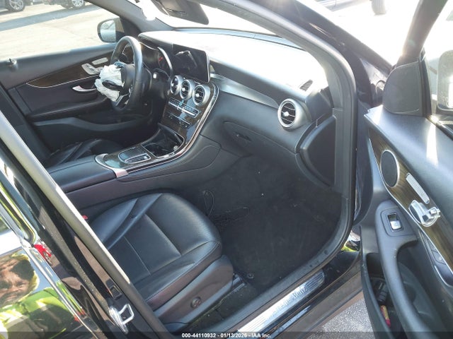 Продаж на аукціоні авто 2020 Mercedes-benz Glc 300, vin: WDC0G8DB9LF715635, номер лоту: 44110932