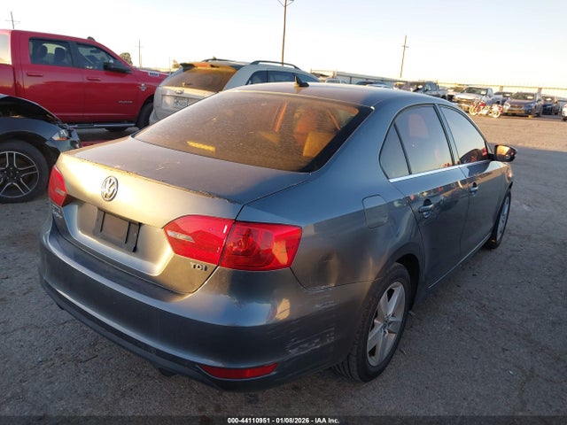 2013 Volkswagen Jetta 2.0l Tdi მანქანა იყიდება აუქციონზე, vin: 3VWLL7AJ3DM290447, აუქციონის ნომერი: 44110951