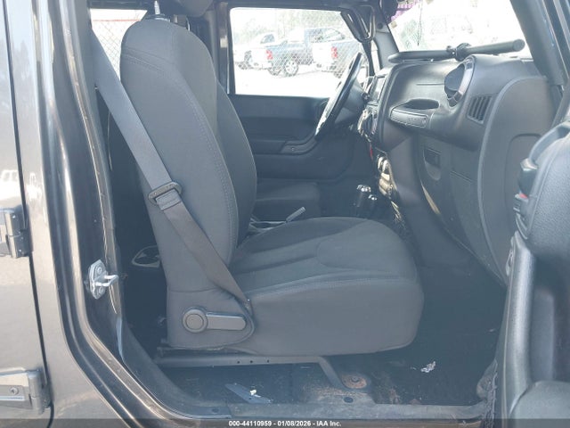 1C4BJWDG5HL717696 Jeep Wrangler Unlimited Sport 4x4
