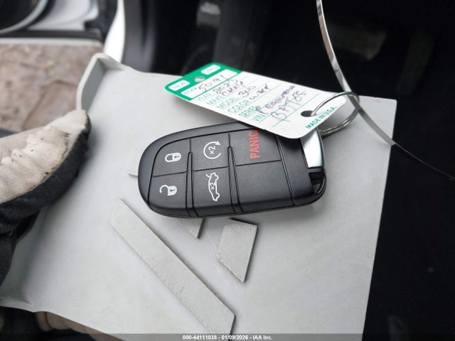 44111038 :رقم المزاد ، 2C3CCABT1PH542185 vin ، 2023 Chrysler 300 300s مزاد بيع