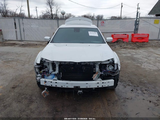 44111038 :رقم المزاد ، 2C3CCABT1PH542185 vin ، 2023 Chrysler 300 300s مزاد بيع