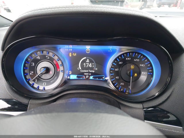 44111038 :رقم المزاد ، 2C3CCABT1PH542185 vin ، 2023 Chrysler 300 300s مزاد بيع