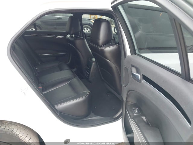 44111038 :رقم المزاد ، 2C3CCABT1PH542185 vin ، 2023 Chrysler 300 300s مزاد بيع