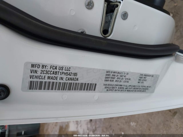 44111038 :رقم المزاد ، 2C3CCABT1PH542185 vin ، 2023 Chrysler 300 300s مزاد بيع