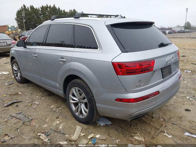 2017 AUDI Q7 WA1LAAF7XHD011686 Photo 2