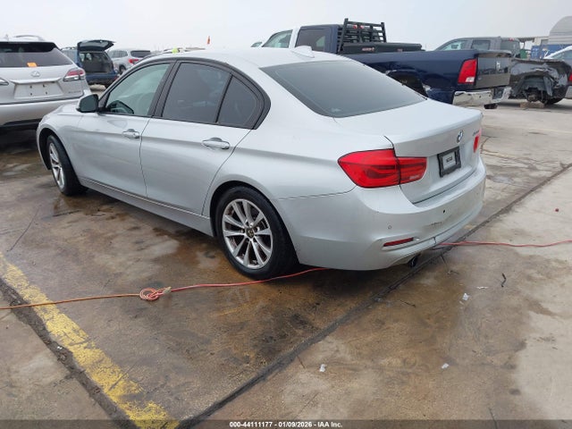 2016 BMW 320I WBA8A9C5XGK617090 Photo 2