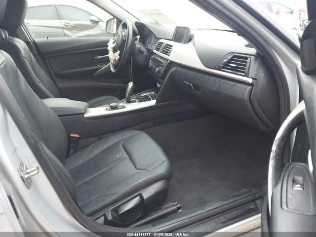 2016 BMW 320I WBA8A9C5XGK617090 Photo 4