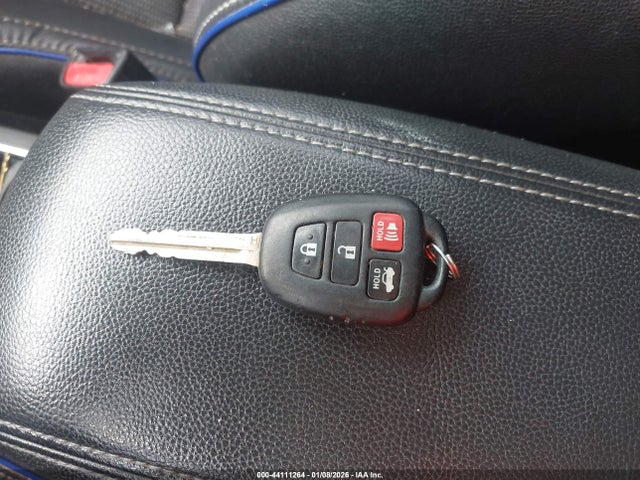 5YFBURHE3HP575227 Toyota COROLLA SE