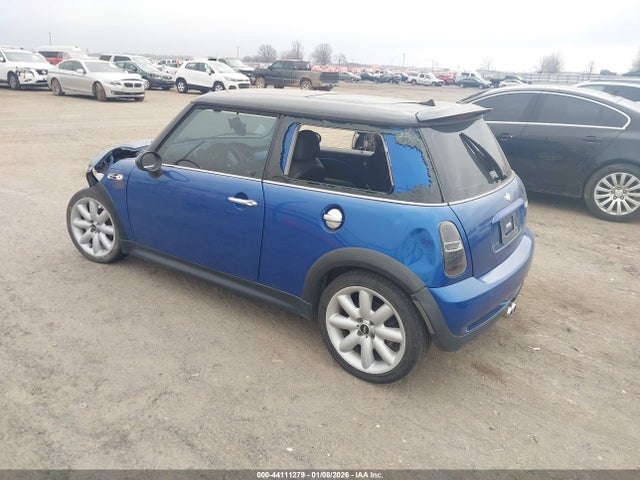 2005 MINI COOPER S WMWRE33545TD99695 Photo 2