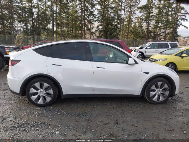5YJYGDED7MF111122 Tesla Model Y Standard Range Rear-wheel Drive