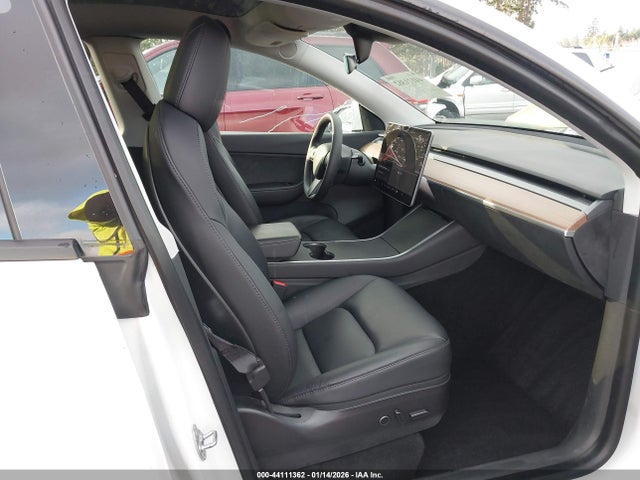 5YJYGDED7MF111122 Tesla Model Y Standard Range Rear-wheel Drive