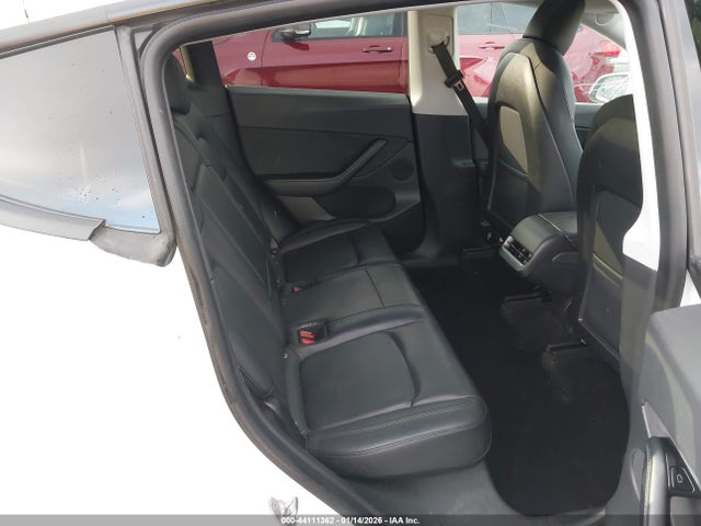 5YJYGDED7MF111122 Tesla Model Y Standard Range Rear-wheel Drive