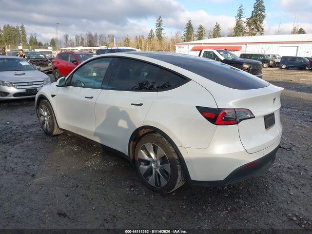 5YJYGDED7MF111122 Tesla Model Y Standard Range Rear-wheel Drive