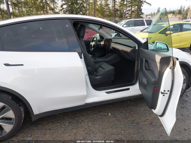 5YJYGDED7MF111122 Tesla Model Y Standard Range Rear-wheel Drive