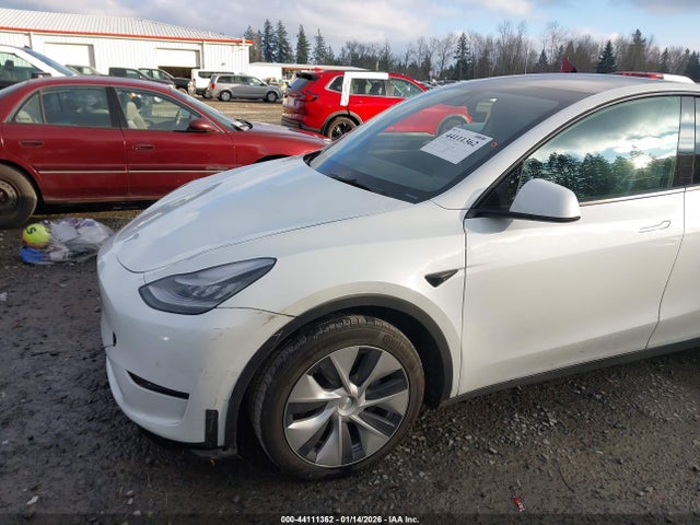 5YJYGDED7MF111122 Tesla Model Y Standard Range Rear-wheel Drive
