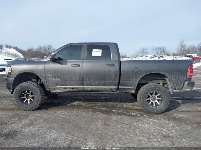 3C6UR5DL2NG325090 RAM 2500 Big Horn 4x4 6&#039;4 Box