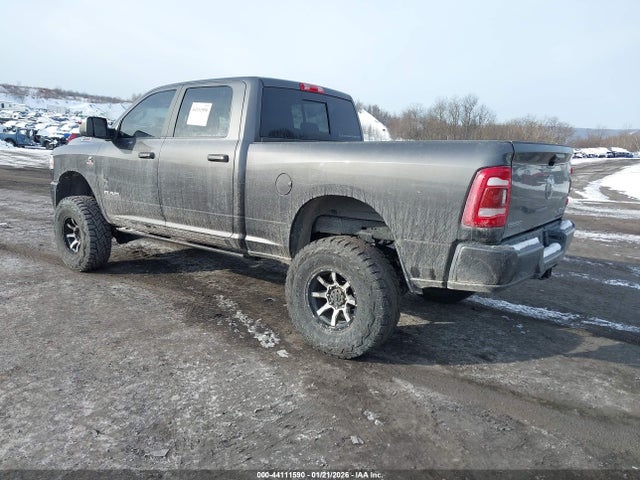 3C6UR5DL2NG325090 RAM 2500 Big Horn 4x4 6&#039;4 Box