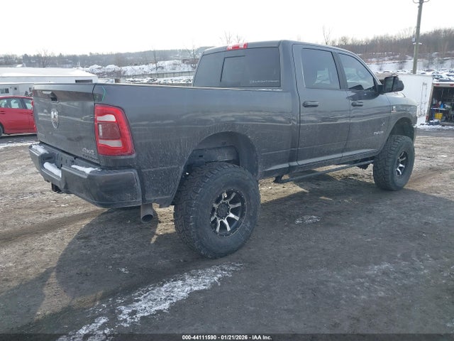 3C6UR5DL2NG325090 RAM 2500 Big Horn 4x4 6&#039;4 Box