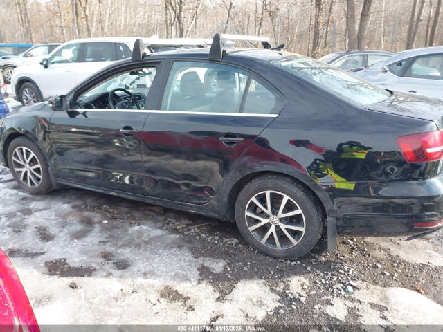 44111744 :رقم المزاد ، 3VWDB7AJ4HM225765 vin ، 2017 Volkswagen Jetta 1.4t Se مزاد بيع