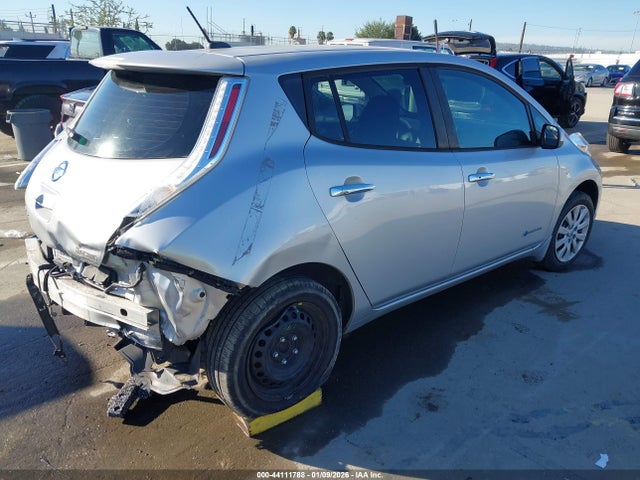 1N4AZ0CP2GC300852 Nissan LEAF S
