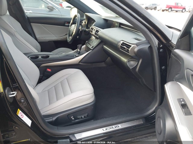 44111830 :رقم المزاد ، JTHCF1D2XF5023860 vin ، 2015 Lexus Is 250 مزاد بيع