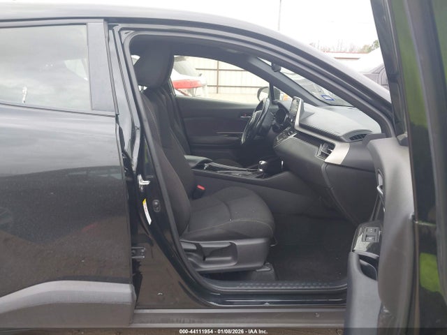 JTNKHMBX3K1032582 Toyota C-HR XLE