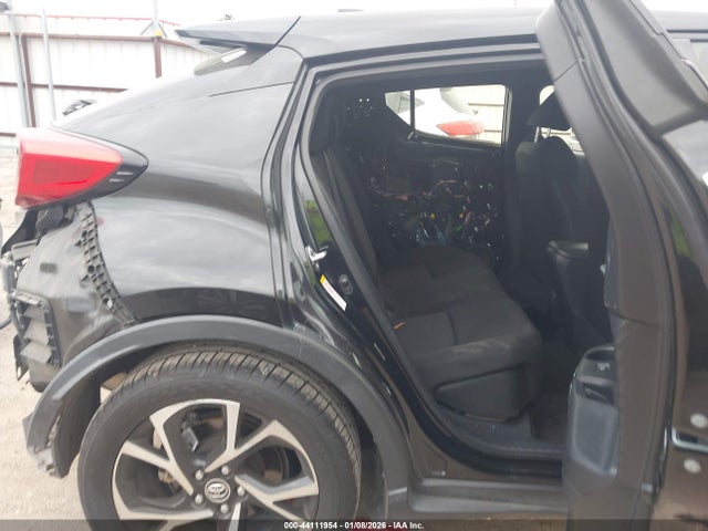 JTNKHMBX3K1032582 Toyota C-HR XLE