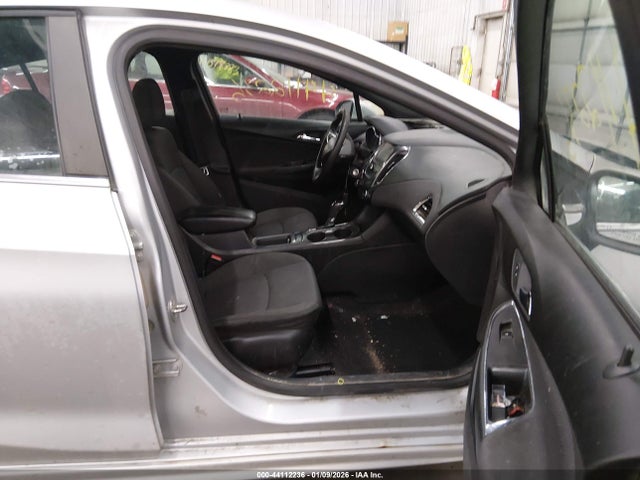 2017 CHEVROLET CRUZE 1G1BE5SM1H7255842 Photo 4