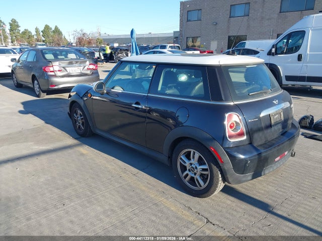 2013 MINI HARDTOP WMWSU3C55DT548972 Photo 2