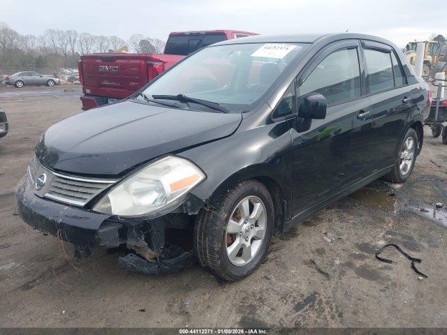 44112371 :رقم المزاد ، 3N1BC11E79L422348 vin ، 2009 Nissan Versa 1.8s مزاد بيع