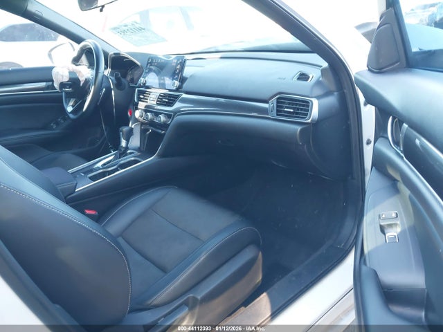 44112393 :رقم المزاد ، 1HGCV1F38JA243798 vin ، 2018 Honda Accord Sport مزاد بيع