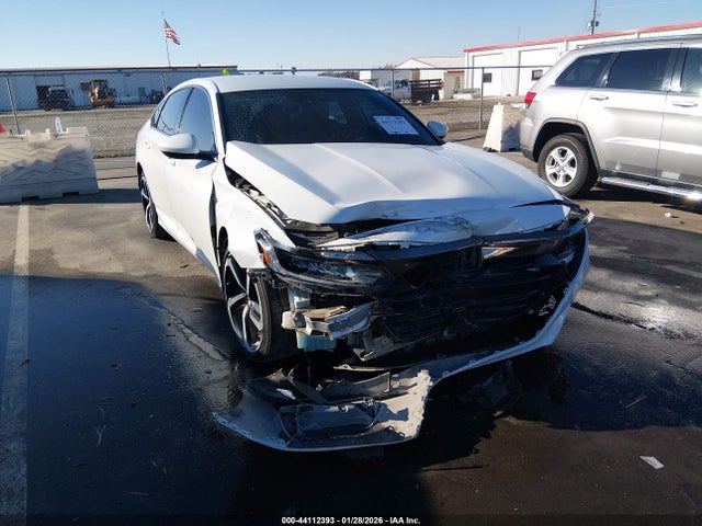 44112393 :رقم المزاد ، 1HGCV1F38JA243798 vin ، 2018 Honda Accord Sport مزاد بيع
