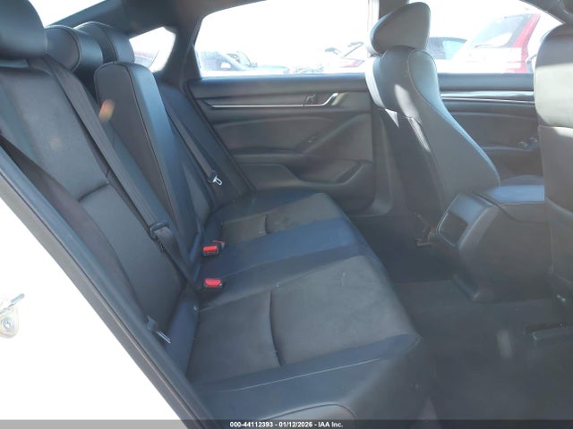 44112393 :رقم المزاد ، 1HGCV1F38JA243798 vin ، 2018 Honda Accord Sport مزاد بيع