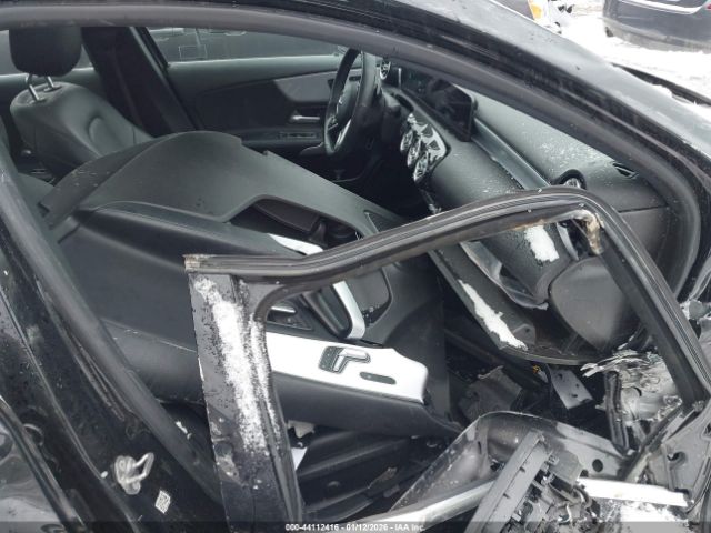 2019 MERCEDES-BENZ A 220 WDD3G4FB9KW033187 Photo 4
