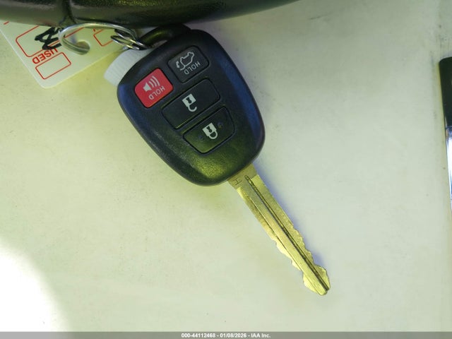 2T3WFREVXGW238588 Toyota Rav4 Xle