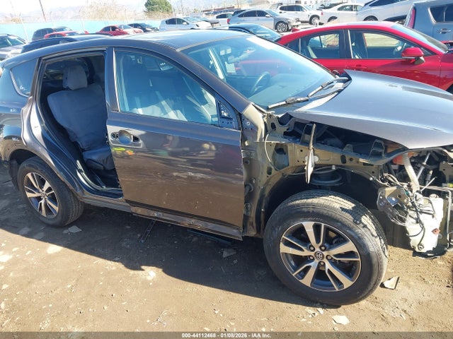 2T3WFREVXGW238588 Toyota Rav4 Xle
