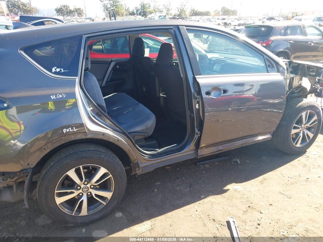 2T3WFREVXGW238588 Toyota Rav4 Xle