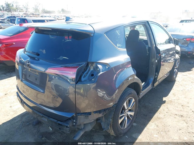 2T3WFREVXGW238588 Toyota Rav4 Xle