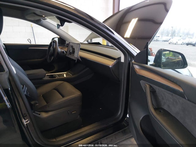 2024 TESLA MODEL Y 7SAYGDED3RF200535 Photo 4