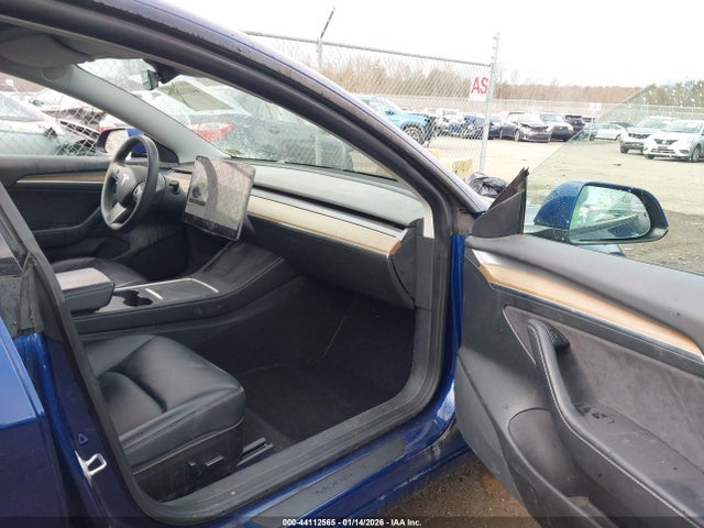 2022 TESLA MODEL 3 5YJ3E1EB7NF115301 Photo 4