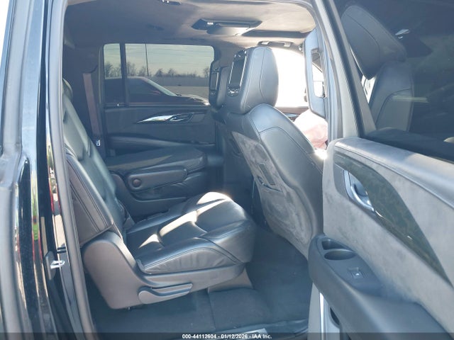 44112604 :رقم المزاد ، 1GYS3KKJ7GR409467 vin ، 2016 Cadillac Escalade Esv Platinum مزاد بيع