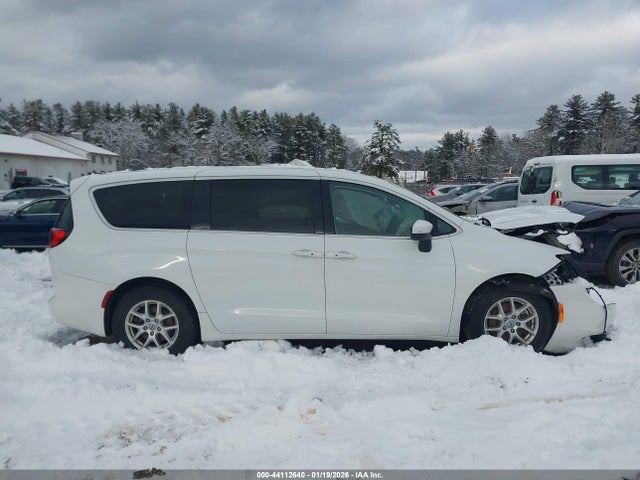 2022 Chrysler Voyager Lx მანქანა იყიდება აუქციონზე, vin: 2C4RC1CGXNR159778, აუქციონის ნომერი: 44112640