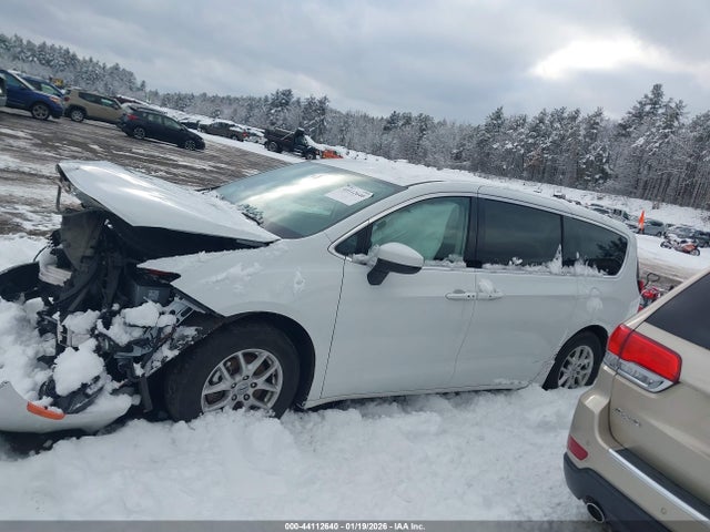 2022 Chrysler Voyager Lx მანქანა იყიდება აუქციონზე, vin: 2C4RC1CGXNR159778, აუქციონის ნომერი: 44112640