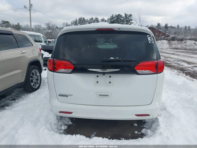 2022 Chrysler Voyager Lx მანქანა იყიდება აუქციონზე, vin: 2C4RC1CGXNR159778, აუქციონის ნომერი: 44112640