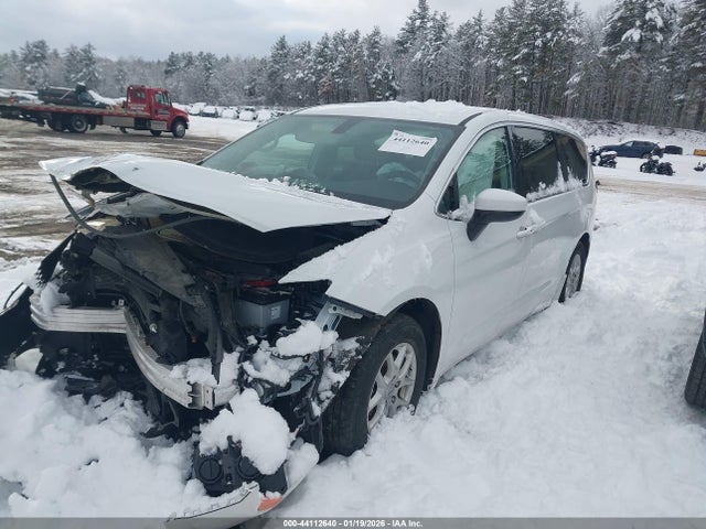 2022 CHRYSLER VOYAGER 2C4RC1CGXNR159778 Photo 1