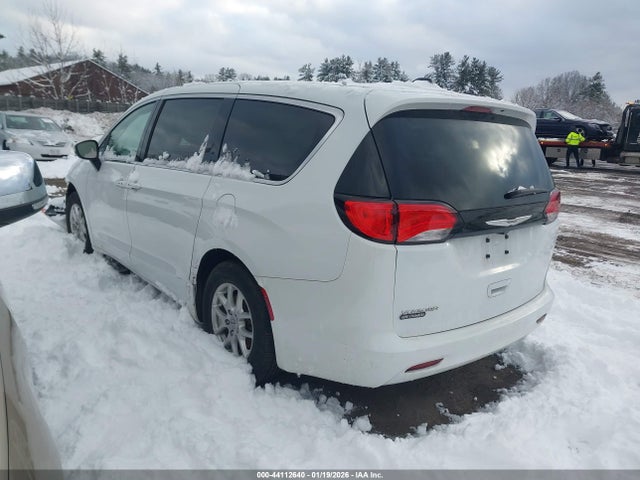 2022 CHRYSLER VOYAGER 2C4RC1CGXNR159778 Photo 2