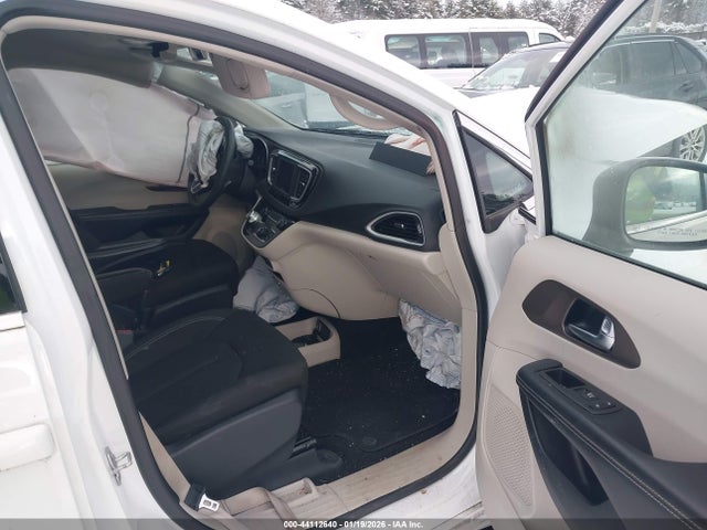 2022 CHRYSLER VOYAGER 2C4RC1CGXNR159778 Photo 4