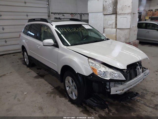 44112687 :رقم المزاد ، 4S4BRBNC1E3315842 vin ، 2014 Subaru Outback 2.5i Limited مزاد بيع
