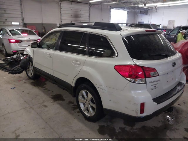 44112687 :رقم المزاد ، 4S4BRBNC1E3315842 vin ، 2014 Subaru Outback 2.5i Limited مزاد بيع