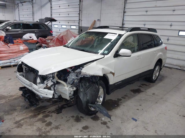 44112687 :رقم المزاد ، 4S4BRBNC1E3315842 vin ، 2014 Subaru Outback 2.5i Limited مزاد بيع